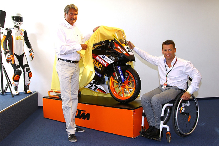 RC390-Cup-3