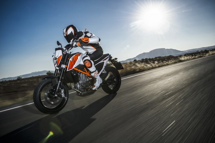 99256 690 Duke Action 1024