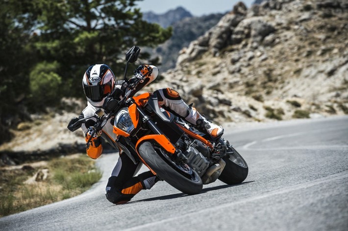 99390 1290 Super Duke R 1024